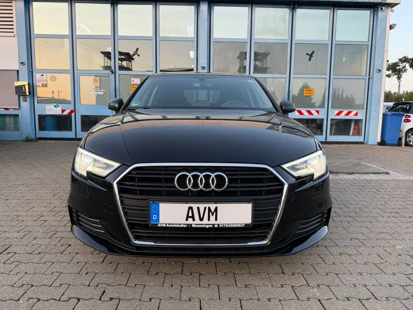 Audi A3 basis, Navi, Sitzheizung, Klimaautomatik Schwarz - 2