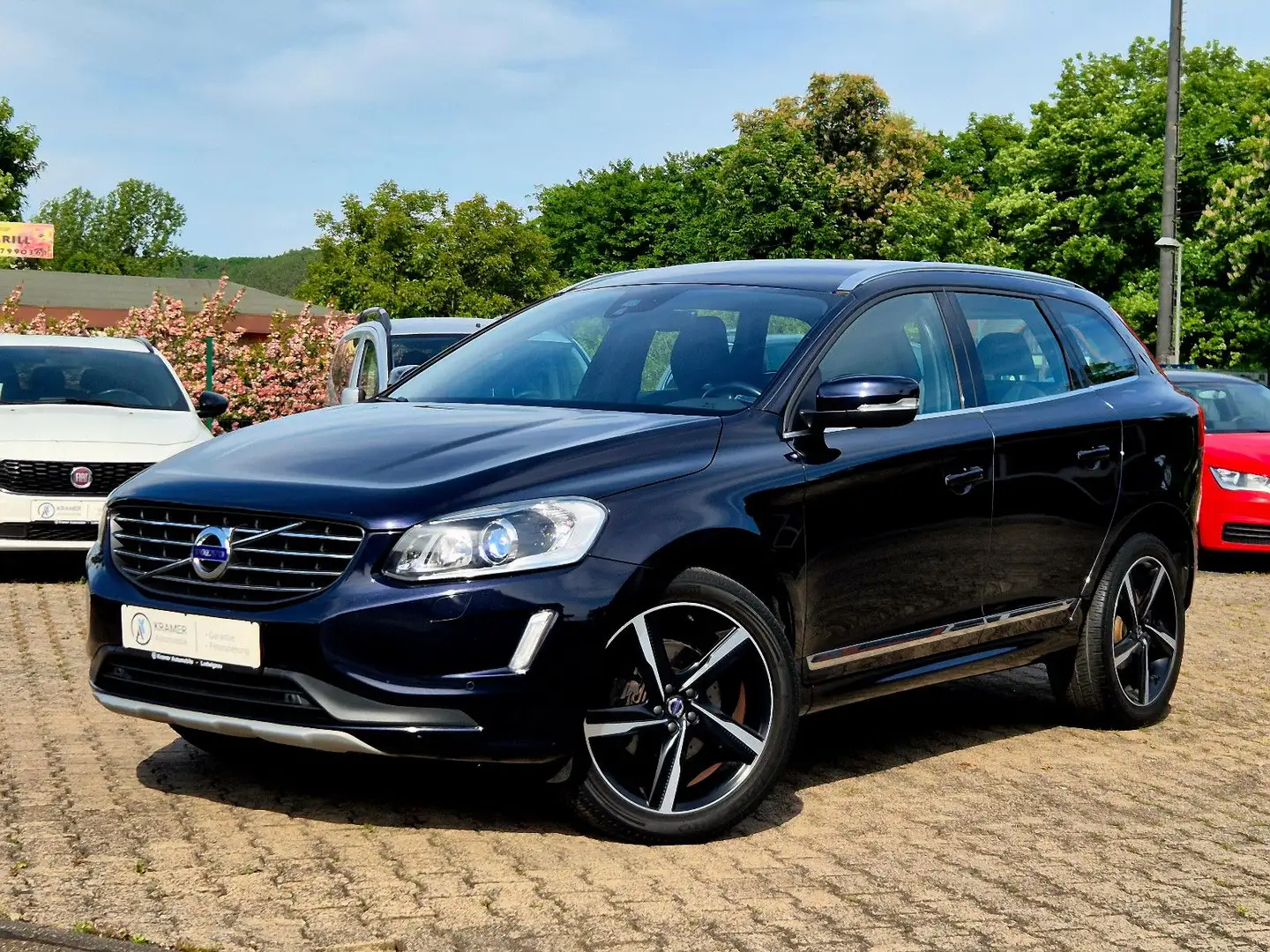 Volvo XC60 D4 Summum Geartronic/ AHK / Bi Xenon / Navi Bleu - 1