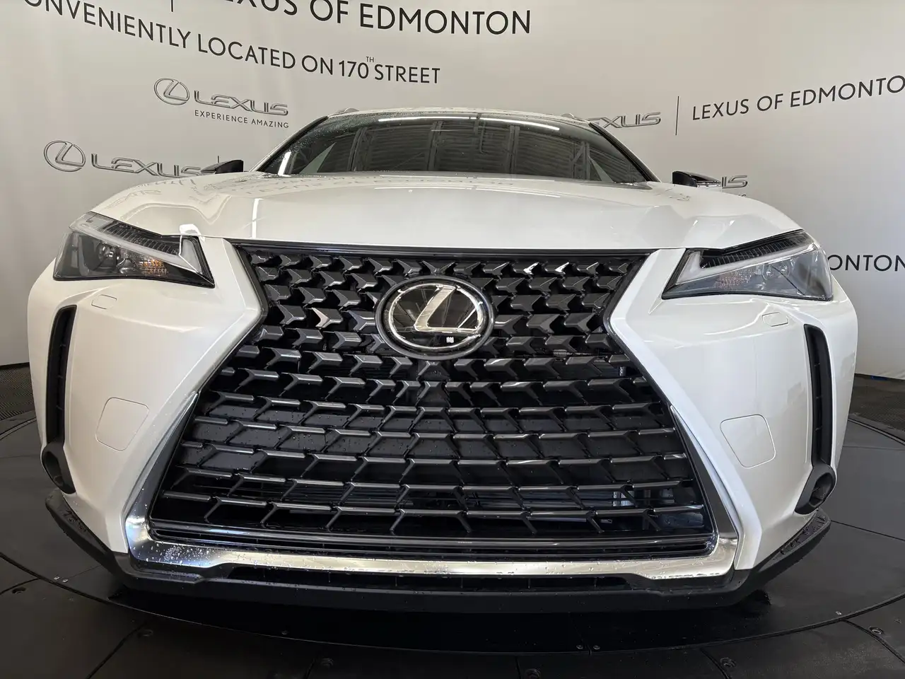 Lexus UX снимка Lexus UX