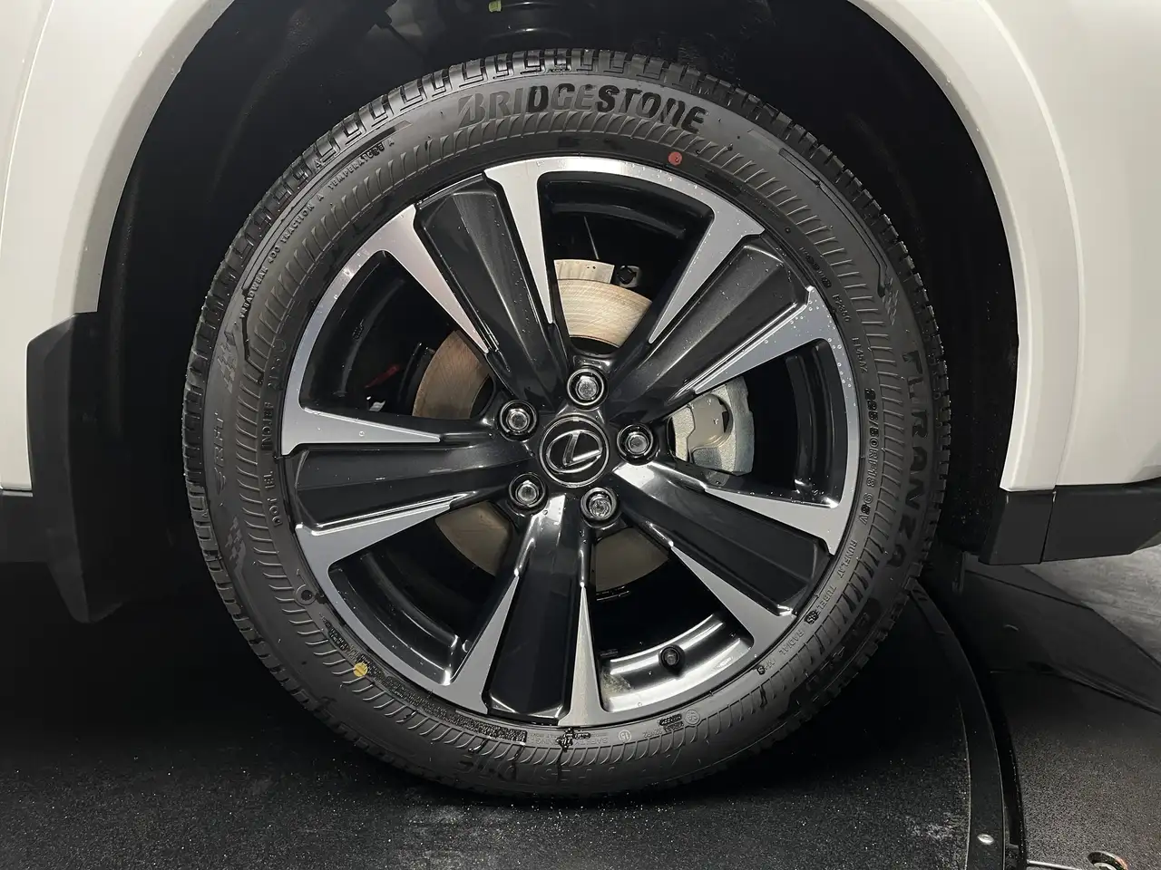 Lexus UX снимка Lexus UX