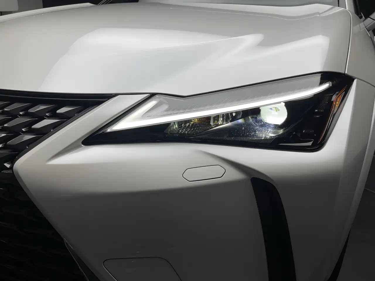 Lexus UX снимка Lexus UX