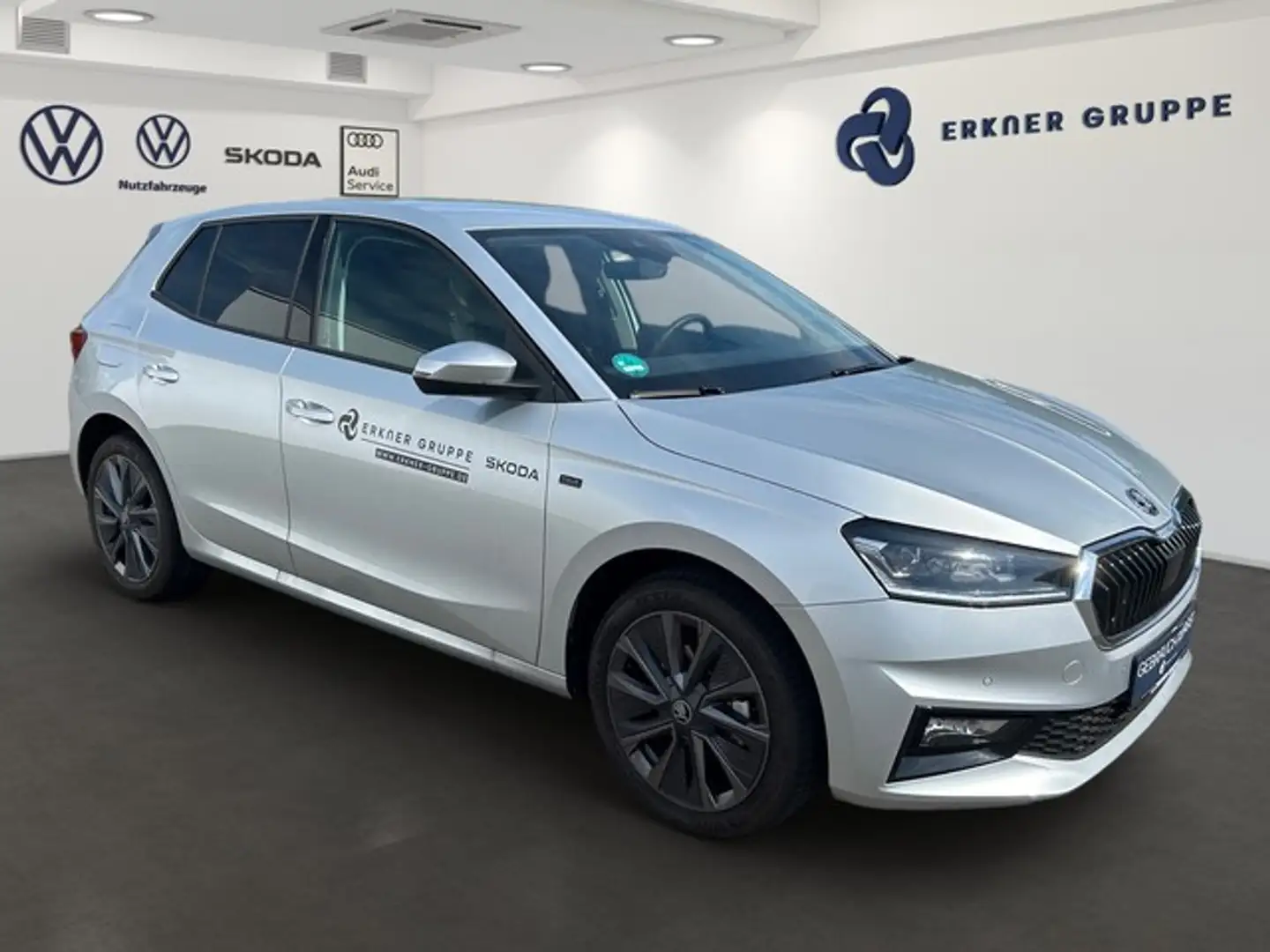Skoda Fabia 1.0 TSI DSG Tour +ACC+AHK+RFK+NAVI Silber - 2