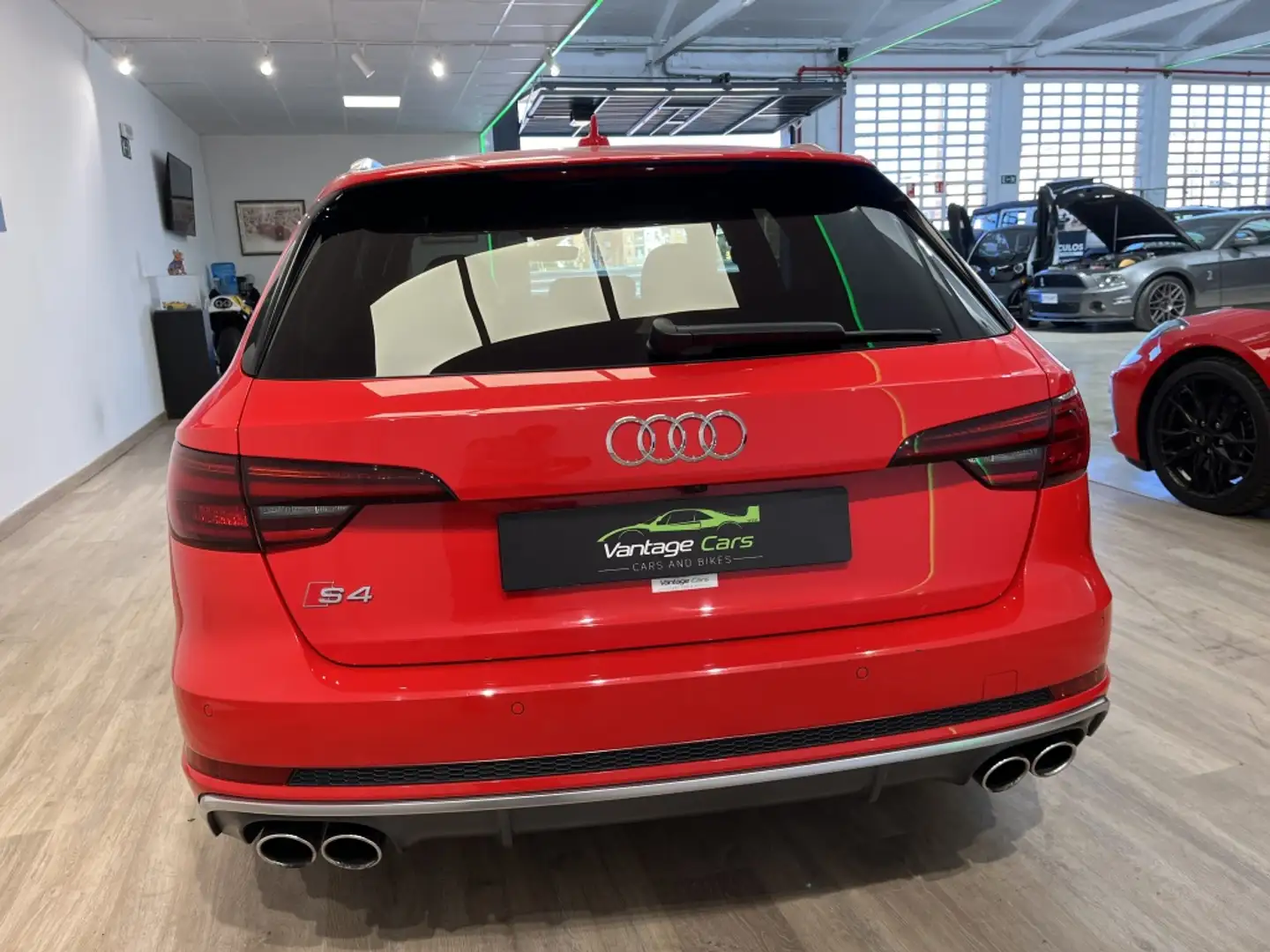 Audi S4 Avant 3.0 TFSI quattro tiptronic Červená - 2