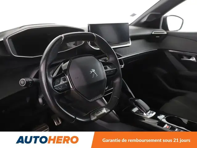 Peugeot 208 view 11