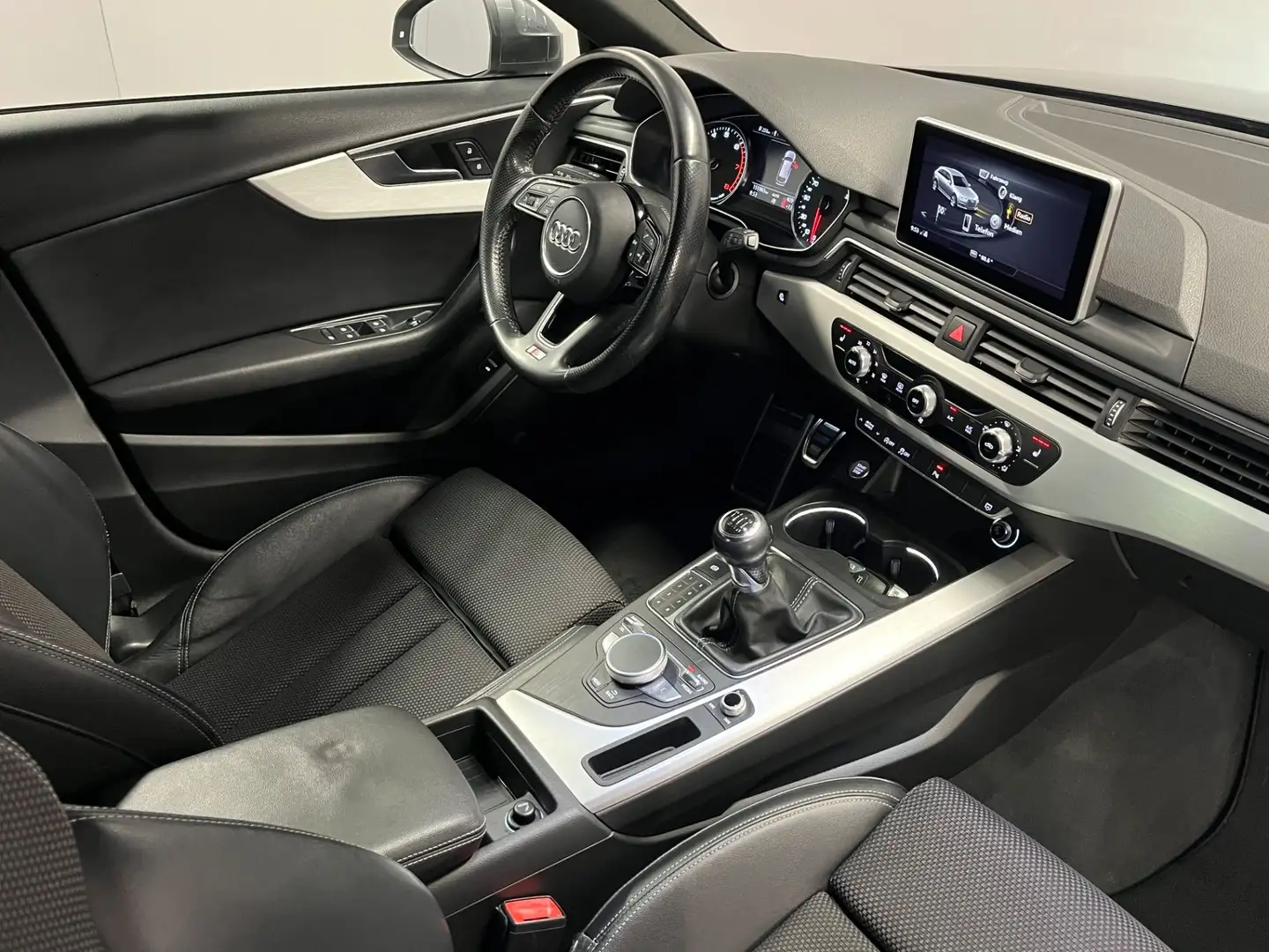 Audi A4 ***S-Line | AHK-schwenkbar*** Silber - 2