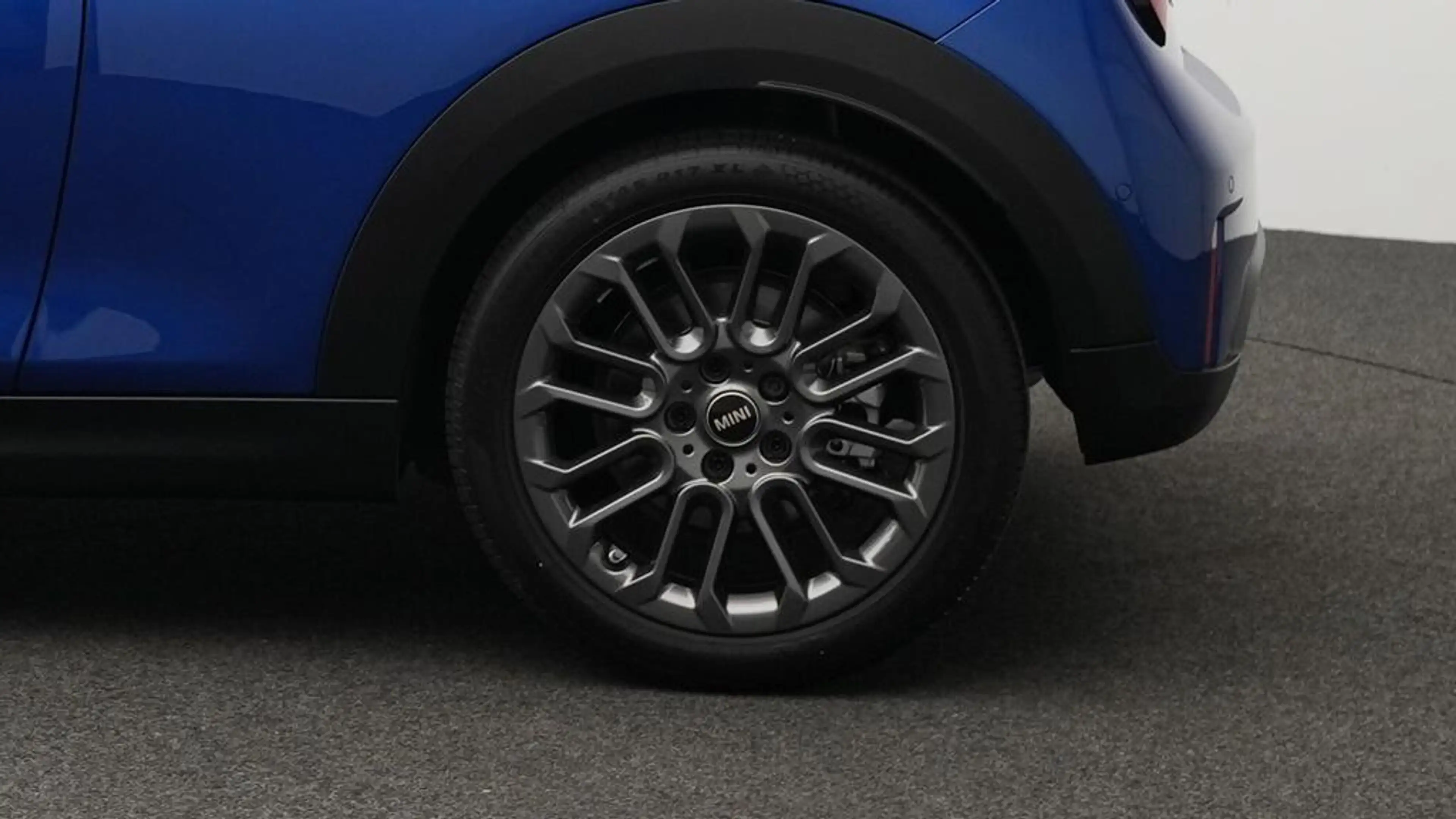 MINI Cooper C Favoured Trim — photo 10