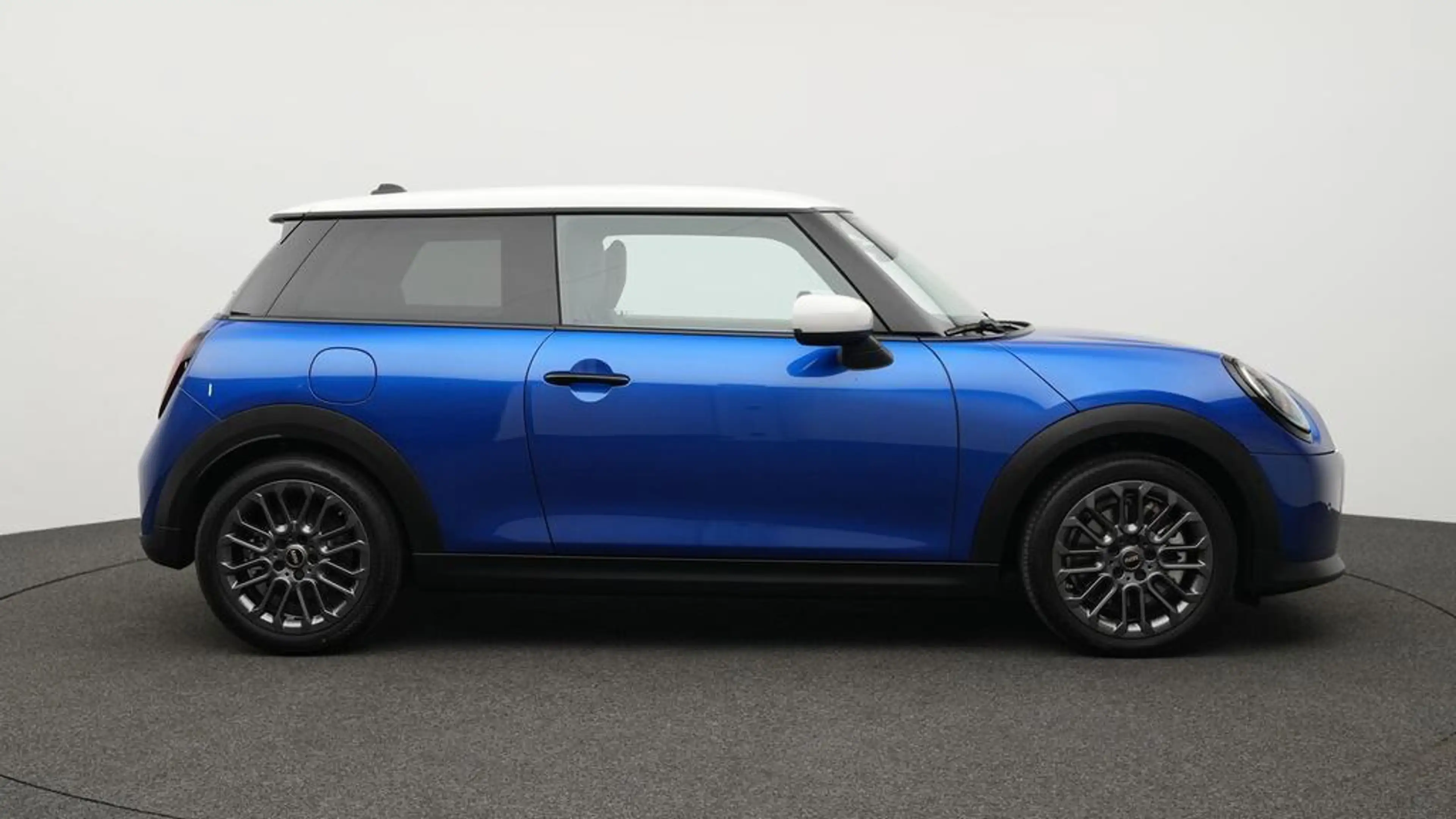 MINI Cooper C Favoured Trim — photo 3