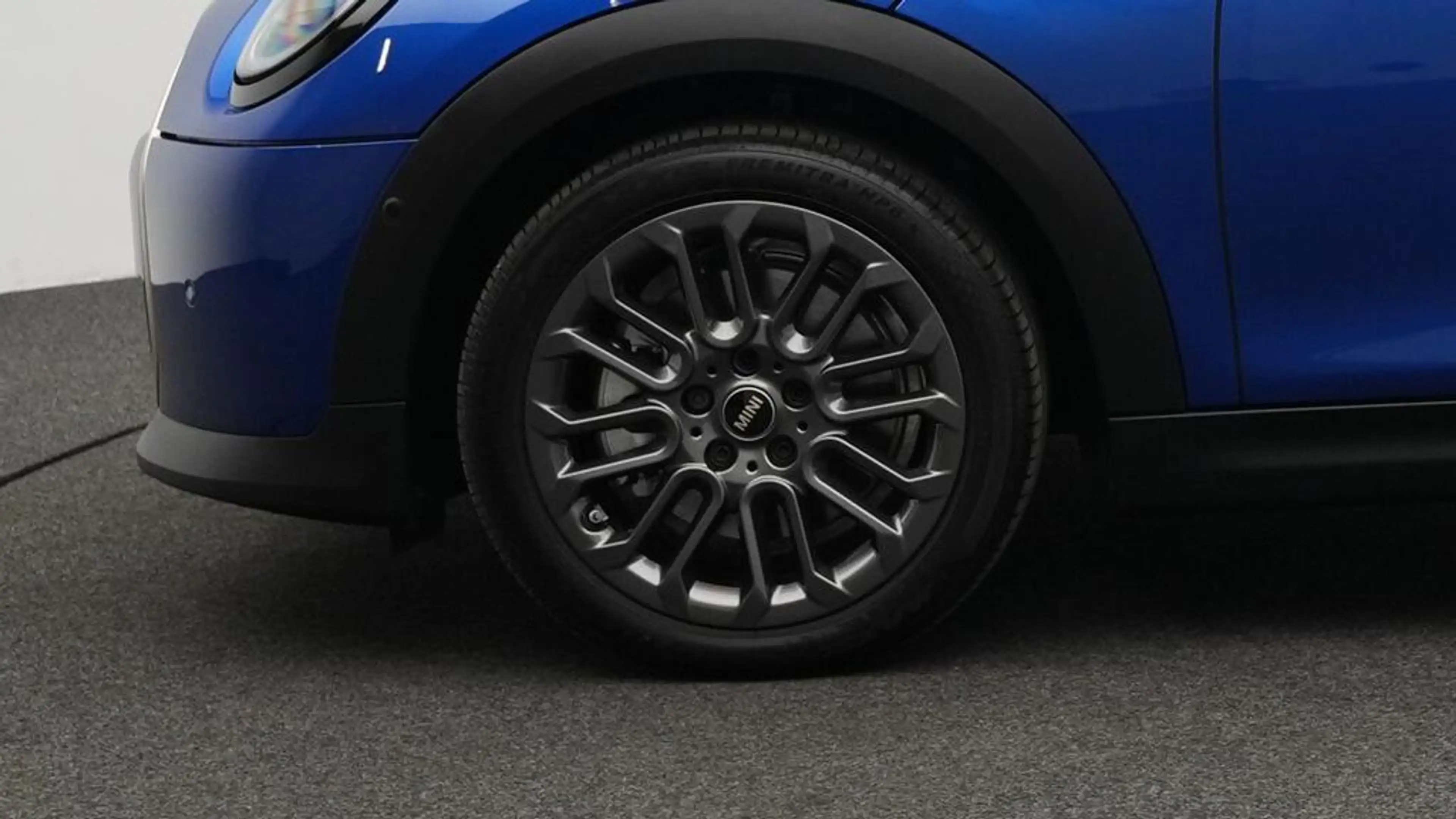 MINI Cooper C Favoured Trim — photo 11