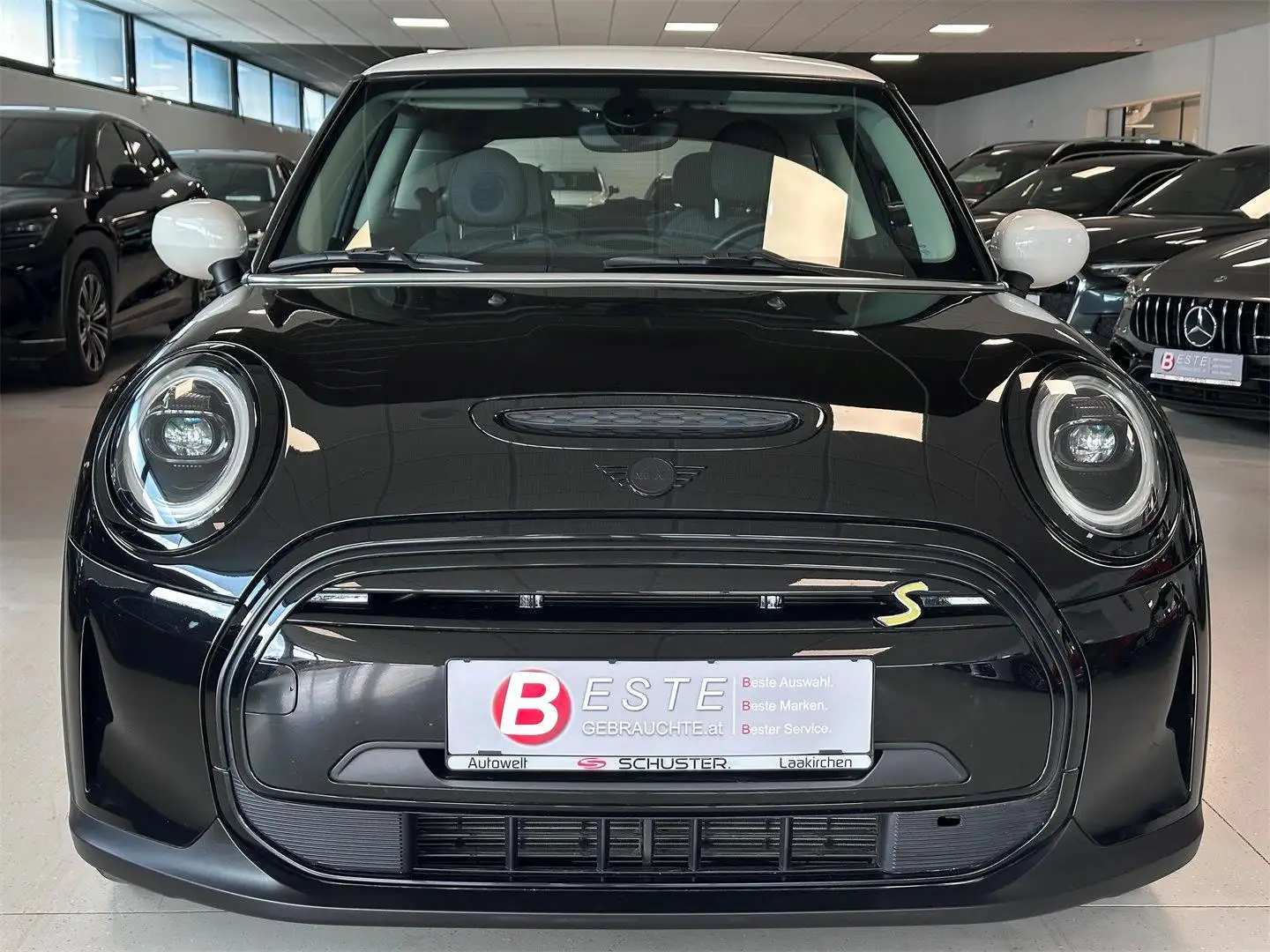 MINI Cooper SE Schwarz - 2