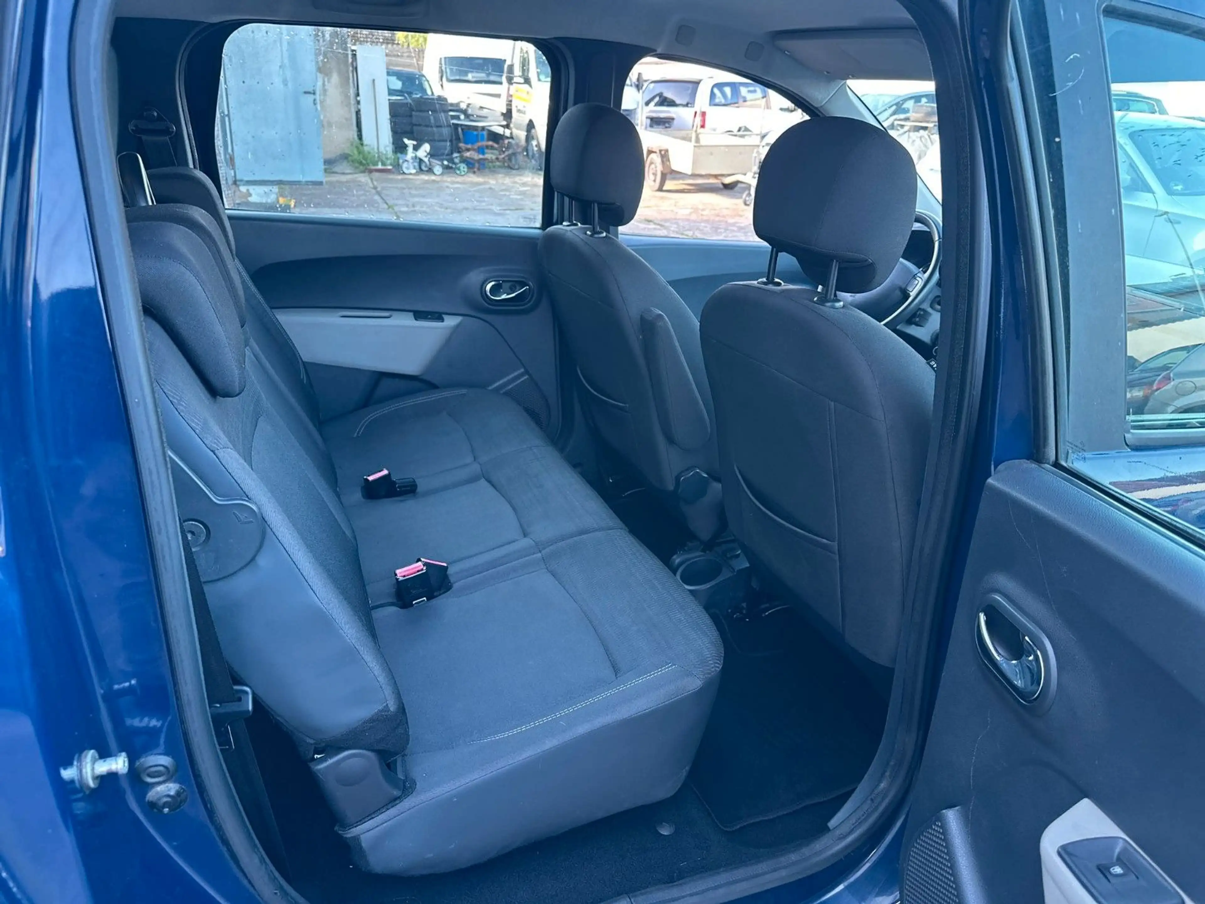 Dacia Lodgy Dacia*LODGY*KAMERA*GARANTIE*7-SITZER*KLIMA*NAVI — photo 13
