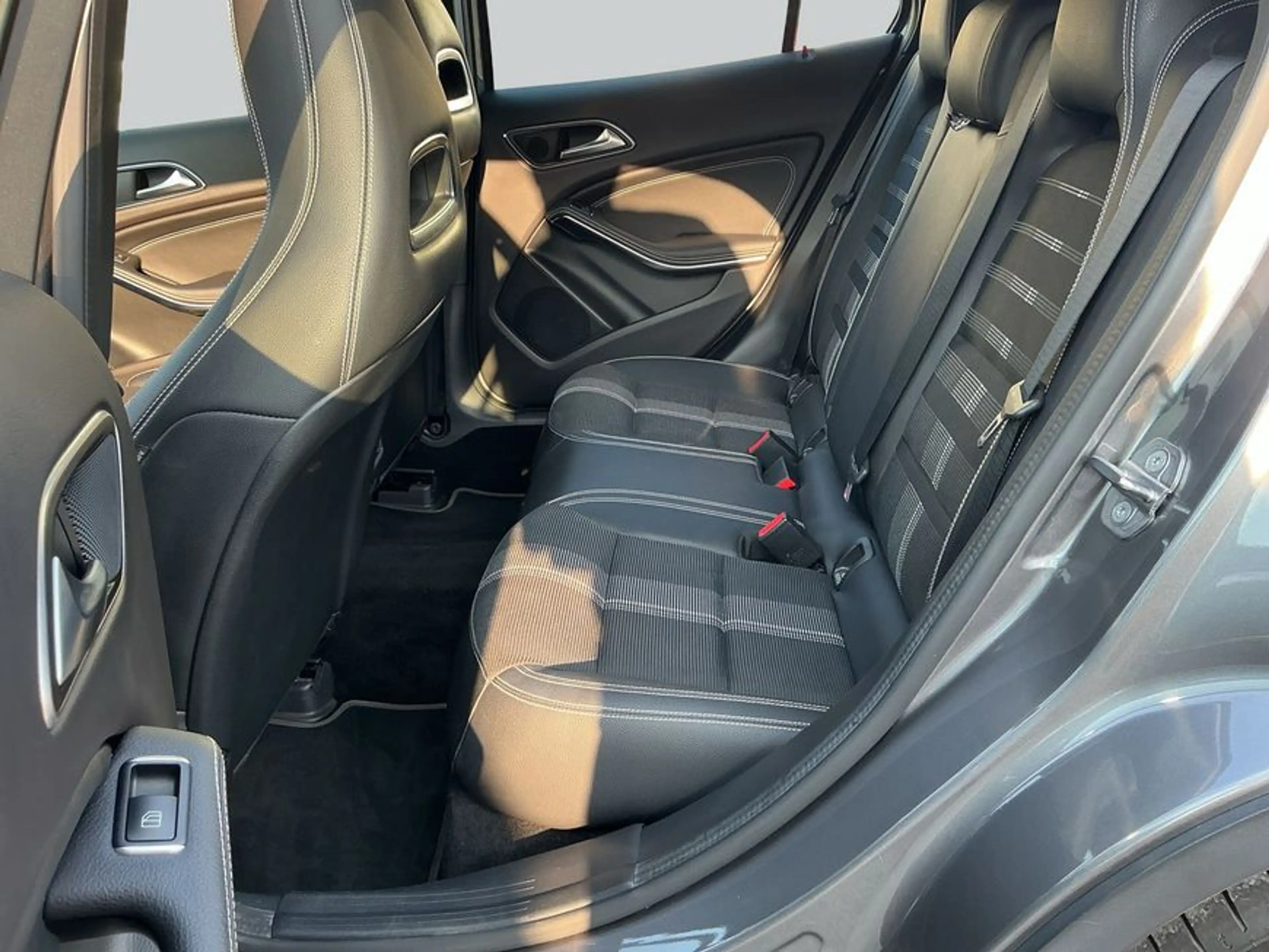 Mercedes-Benz GLA 180 GLA — photo 12