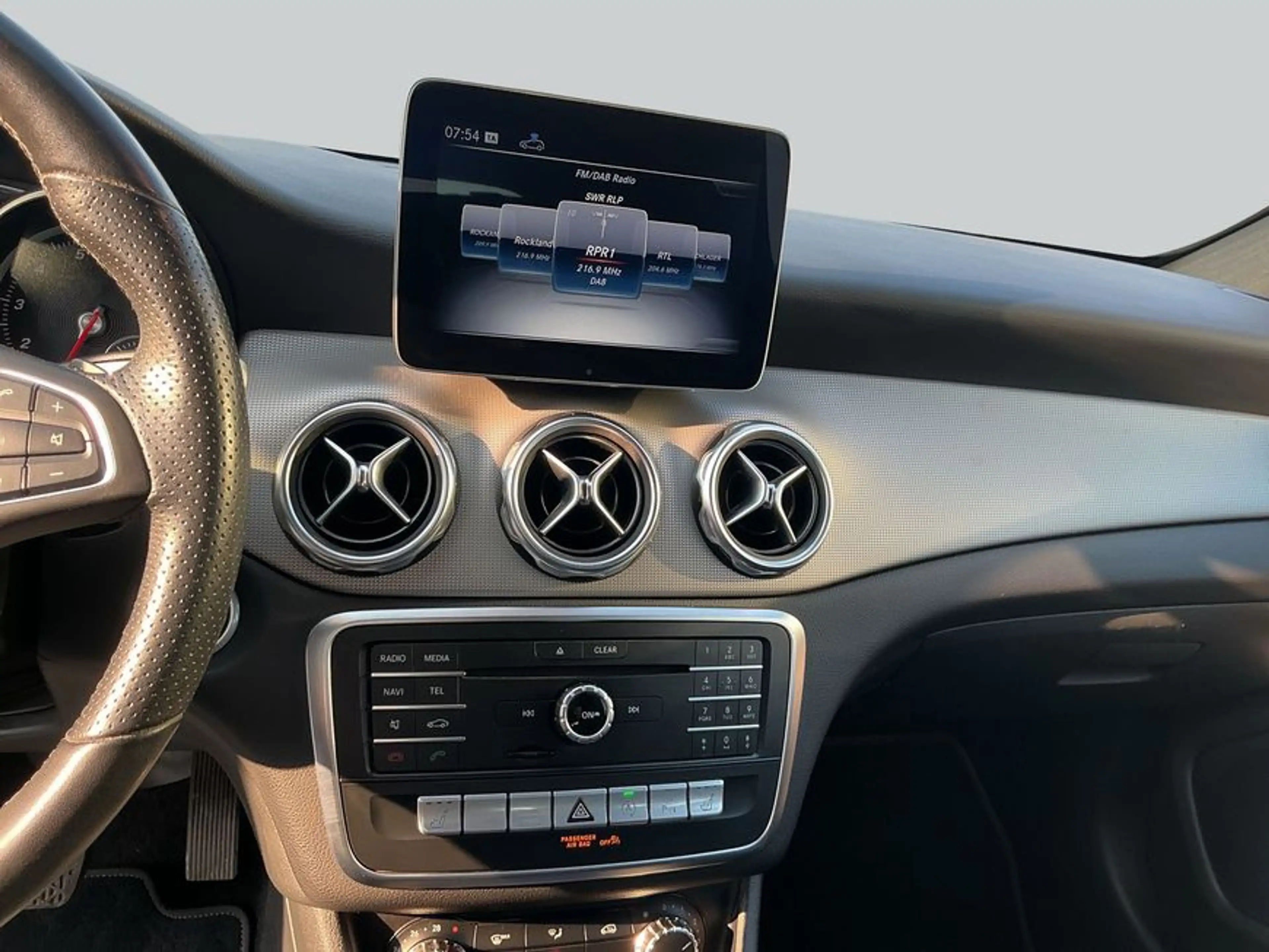 Mercedes-Benz GLA 180 GLA — photo 15