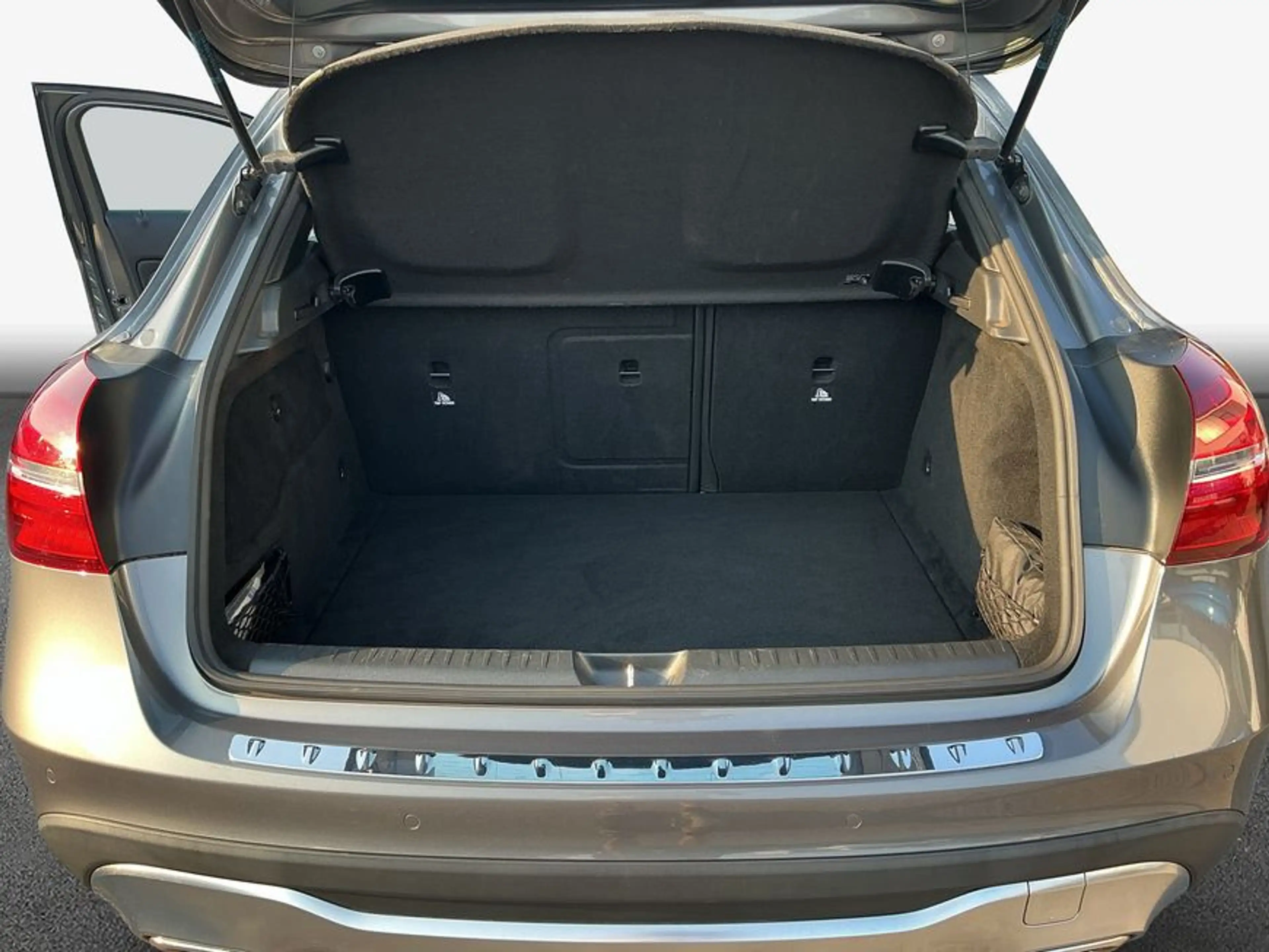 Mercedes-Benz GLA 180 GLA — photo 9