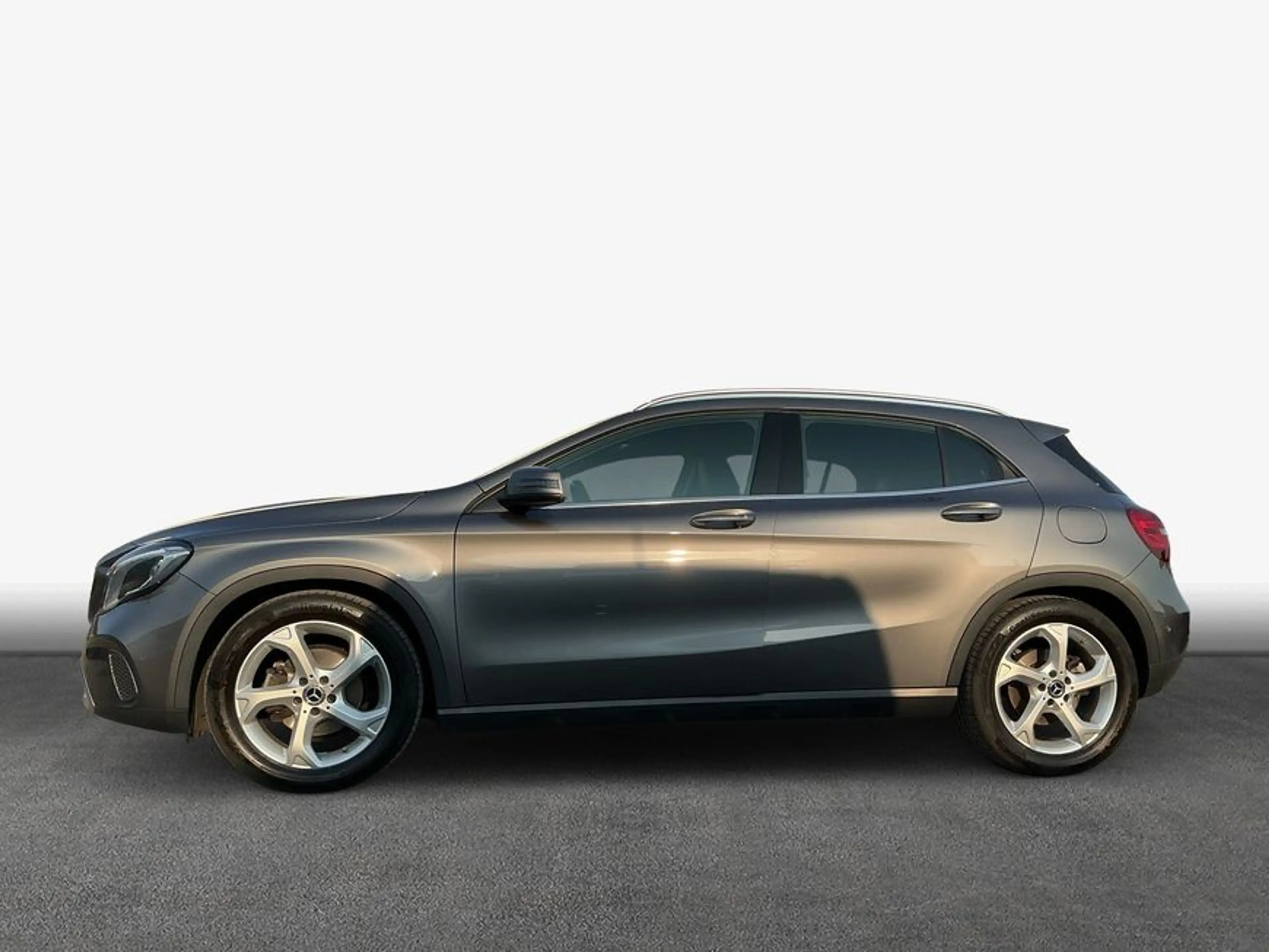 Mercedes-Benz GLA 180 GLA — photo 5