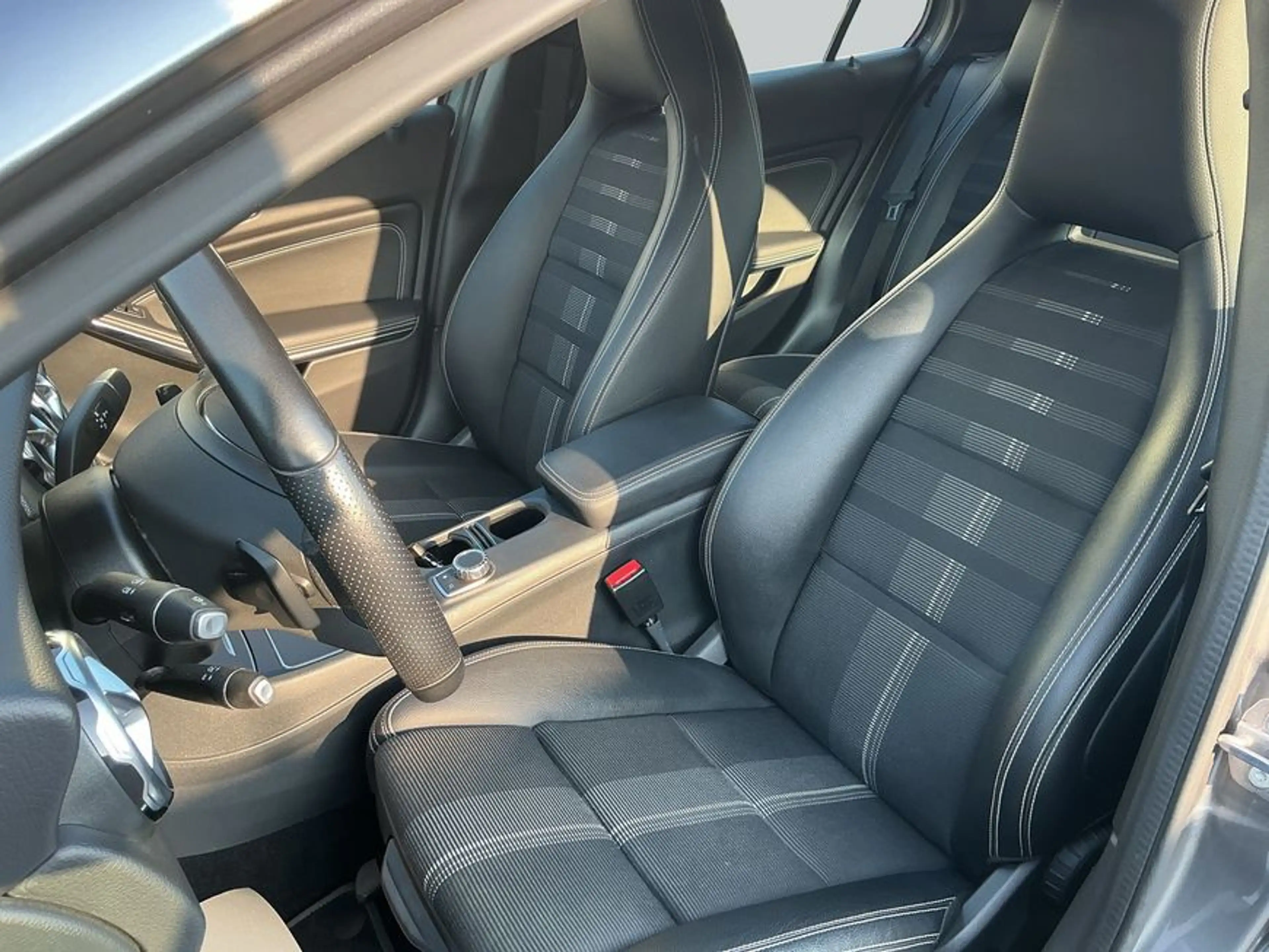 Mercedes-Benz GLA 180 GLA — photo 11