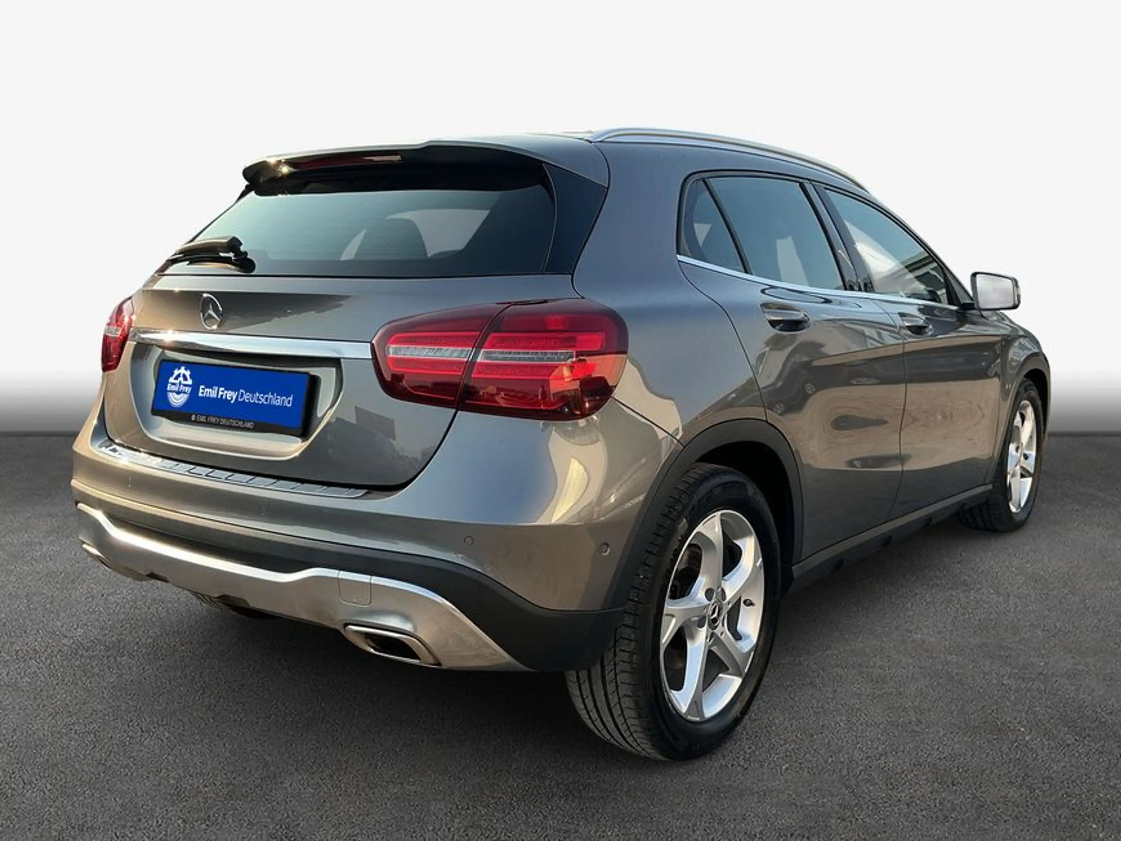 Mercedes-Benz GLA 180 GLA — photo 2