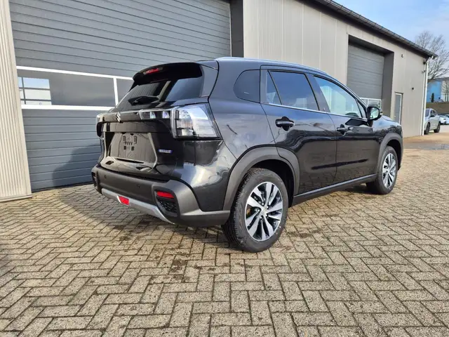 Suzuki S-Cross view 5