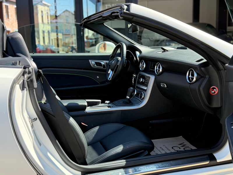 Mercedes-Benz SLK 200 CarbonLOOK Edition PACK AMG - TOIT PANO - AIRSCARF - NAVIGATION - LED - XENON - FULL OPTION — photo 8