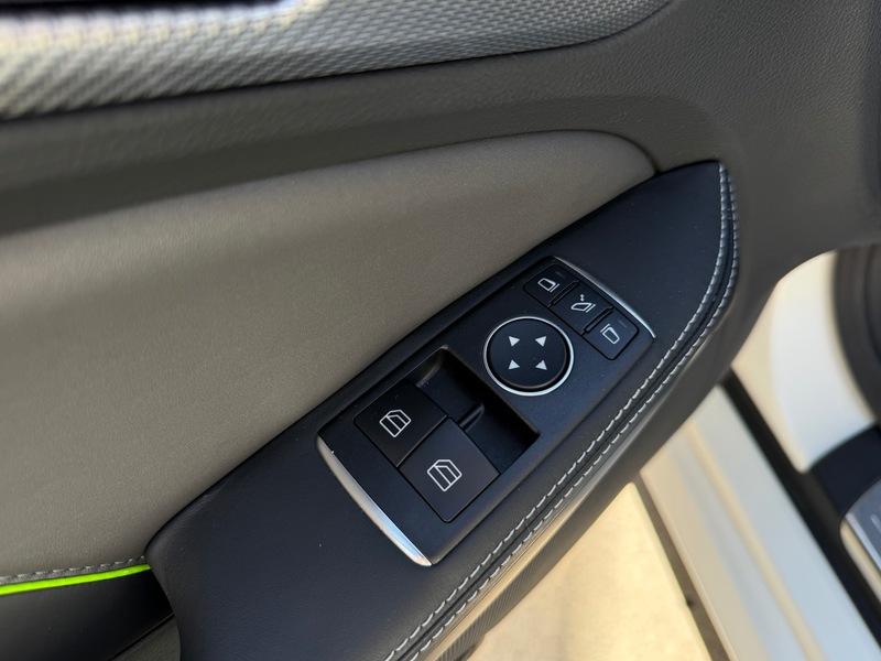 Mercedes-Benz SLK 200 CarbonLOOK Edition PACK AMG - TOIT PANO - AIRSCARF - NAVIGATION - LED - XENON - FULL OPTION — photo 11