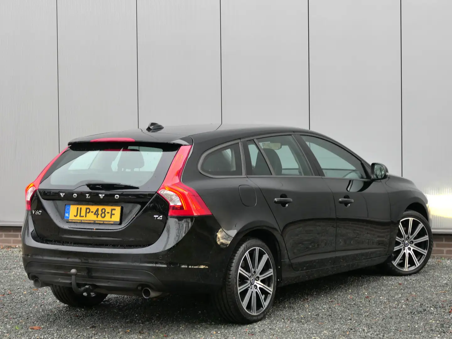 Volvo V60 2.0 T4 Kinetic Xenon / Trekhaak / Navi / Bluetooth Noir - 2