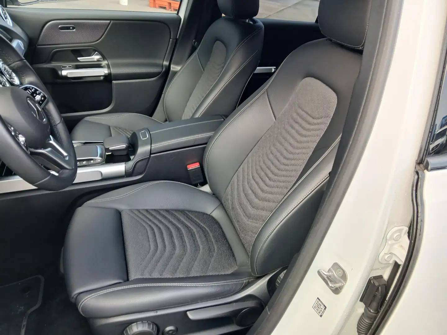 Mercedes-Benz EQB 300 4MATIC AMG Line | Nightpack | Smartphone Integrati Blanco - 2