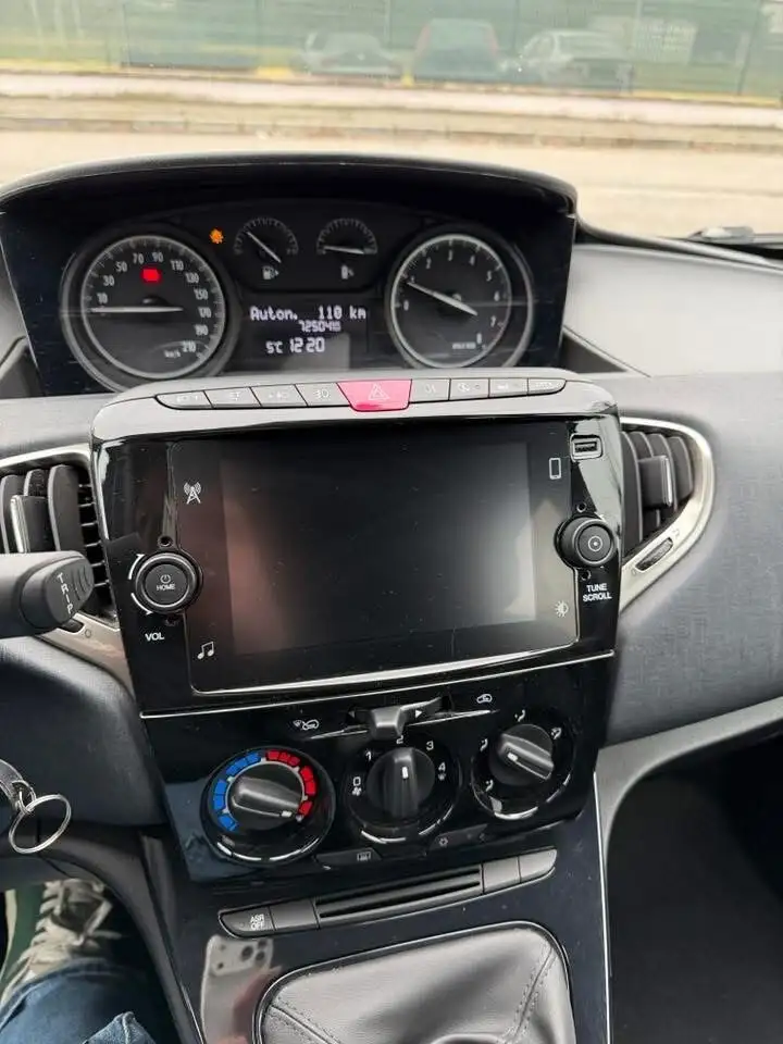 Lancia Ypsilon 2023 — фото 15