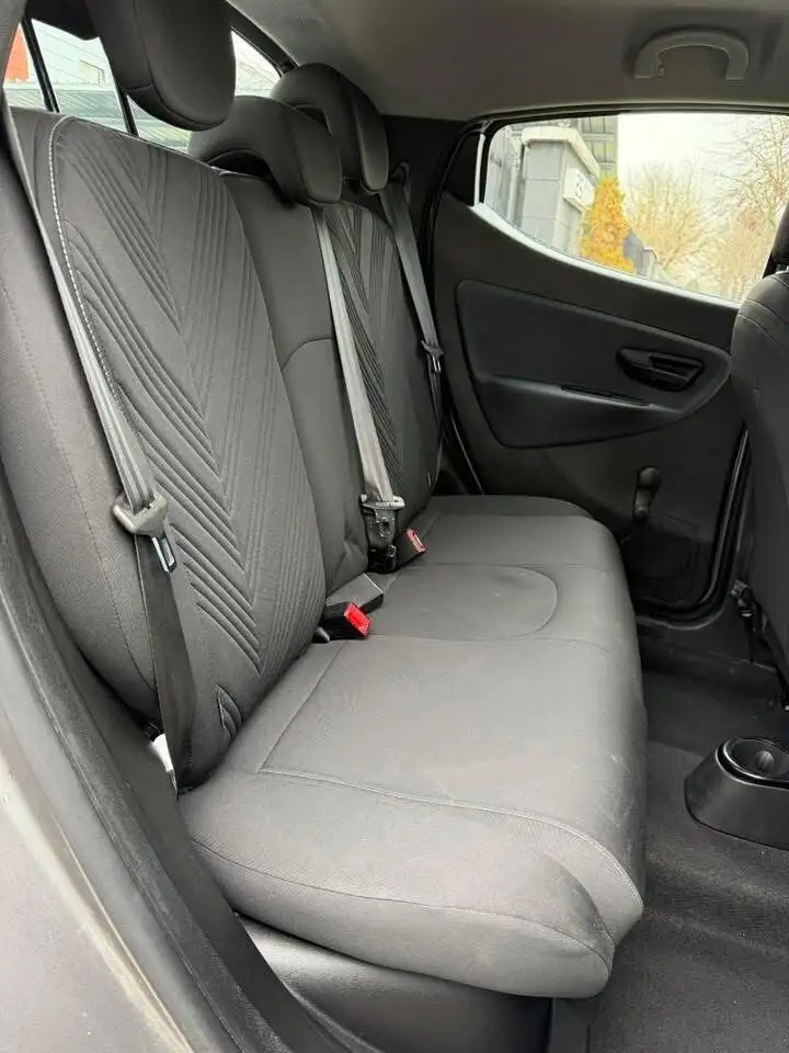 Lancia Ypsilon 2023 — фото 12