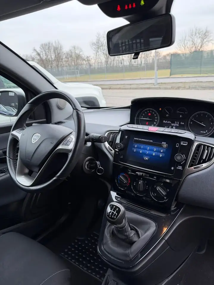 Lancia Ypsilon 2023 — фото 14
