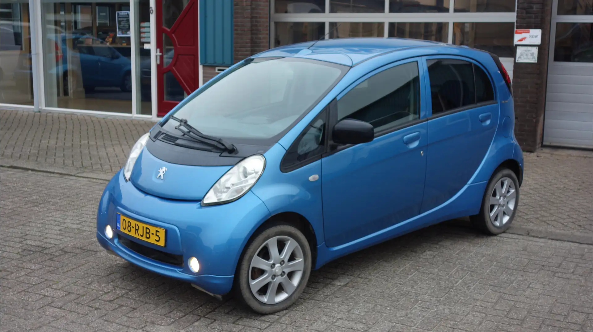 Peugeot iOn Active Blau - 2