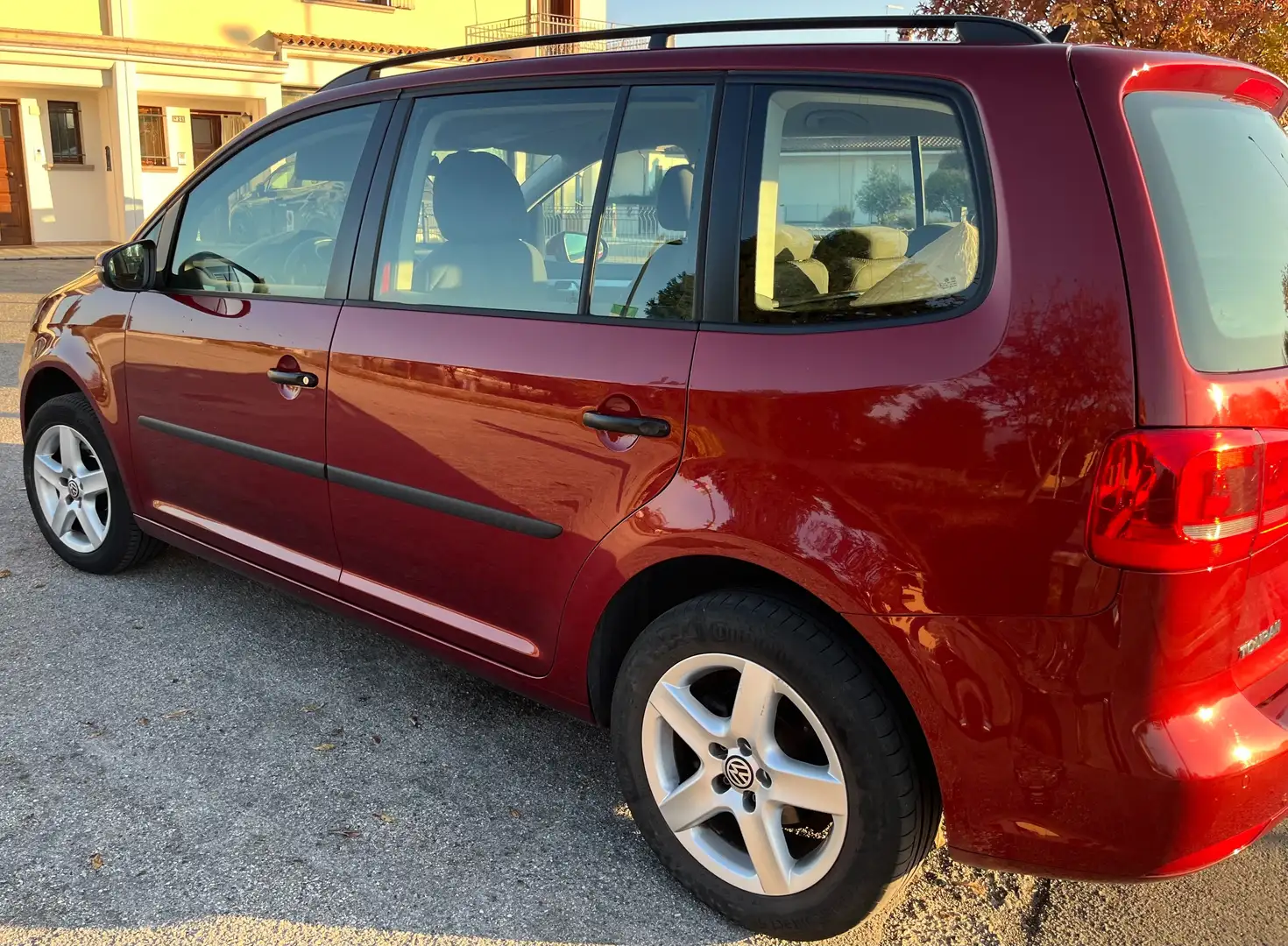 Volkswagen Touran Touran II 2010 1.4 tsi Comfortline ecofuel M 150cv Roşu - 1