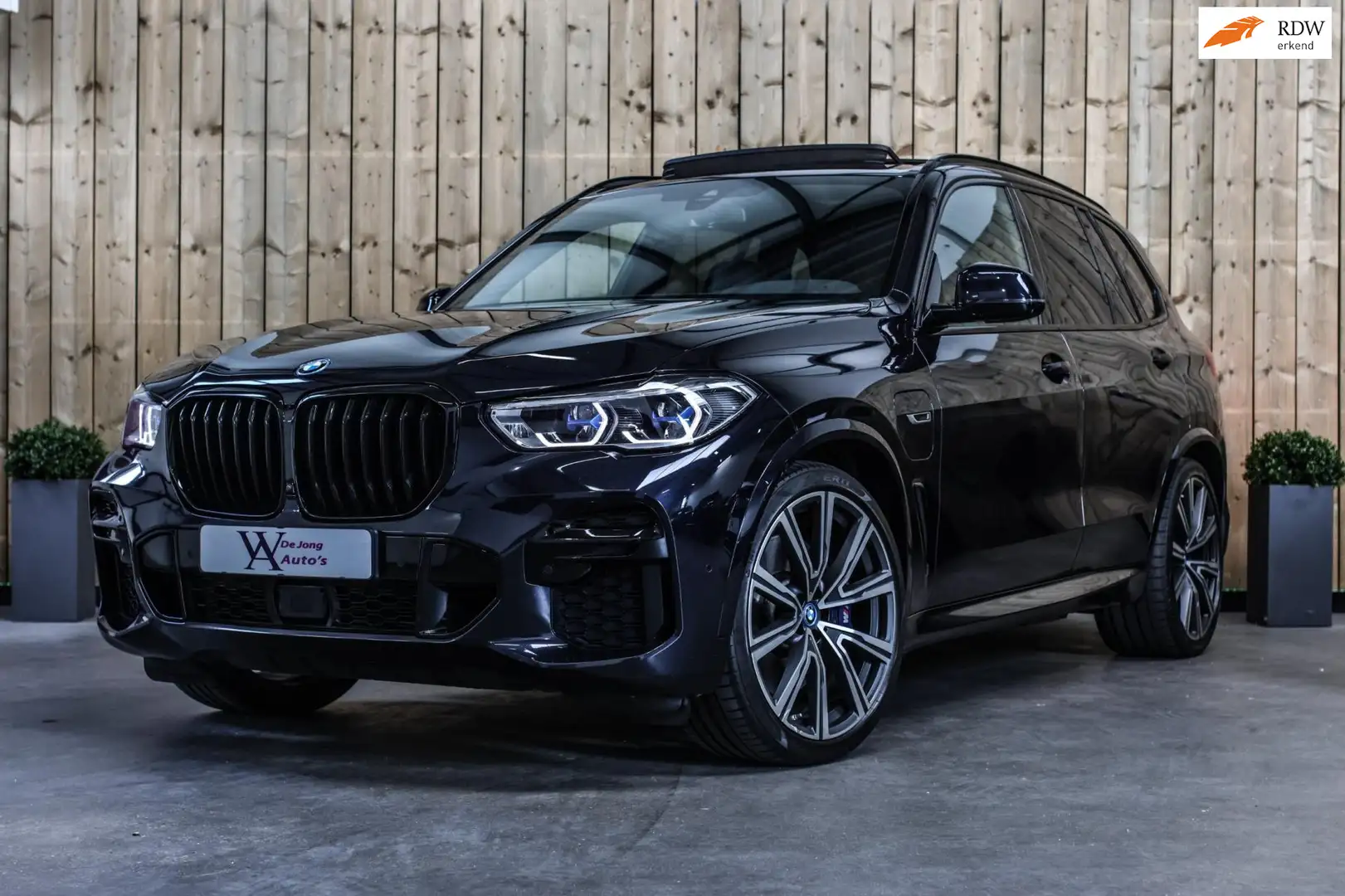 BMW X5 XDrive45e M-Sport *Pano*M-Stoelen*360 Camera*Enter Zwart - 1