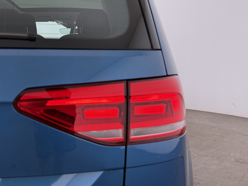 Volkswagen Touran 2.0 TDI Highline Aut LED SKY AHK RADAR NAV — photo 11