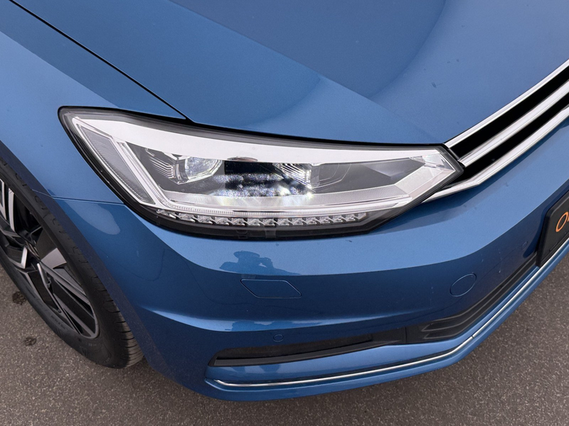 Volkswagen Touran 2.0 TDI Highline Aut LED SKY AHK RADAR NAV — photo 12