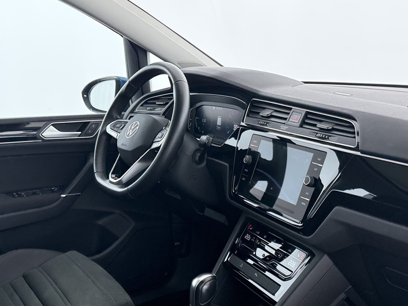 Volkswagen Touran 2.0 TDI Highline Aut LED SKY AHK RADAR NAV — photo 15