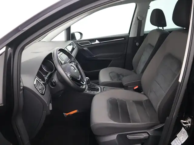 Volkswagen Golf Sportsvan view 21