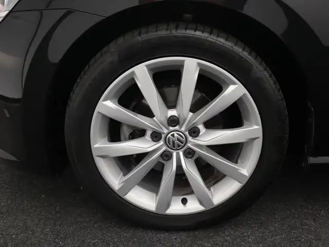Volkswagen Golf Sportsvan view 6