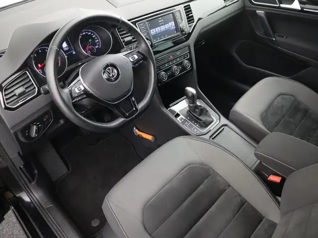 Volkswagen Golf Sportsvan view 9