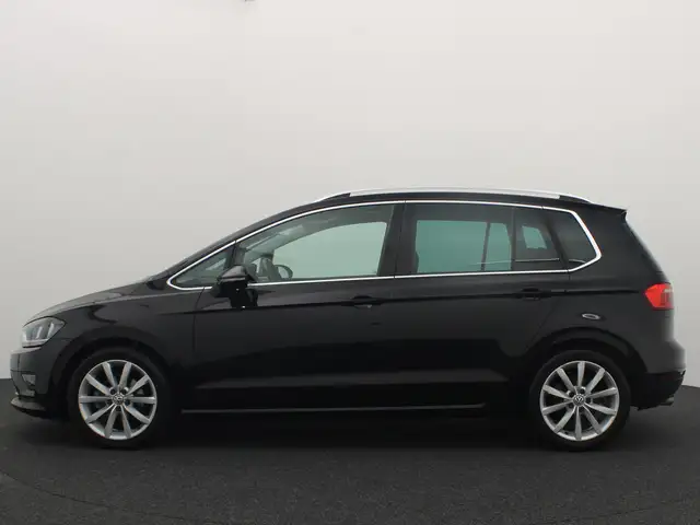 Volkswagen Golf Sportsvan view 2