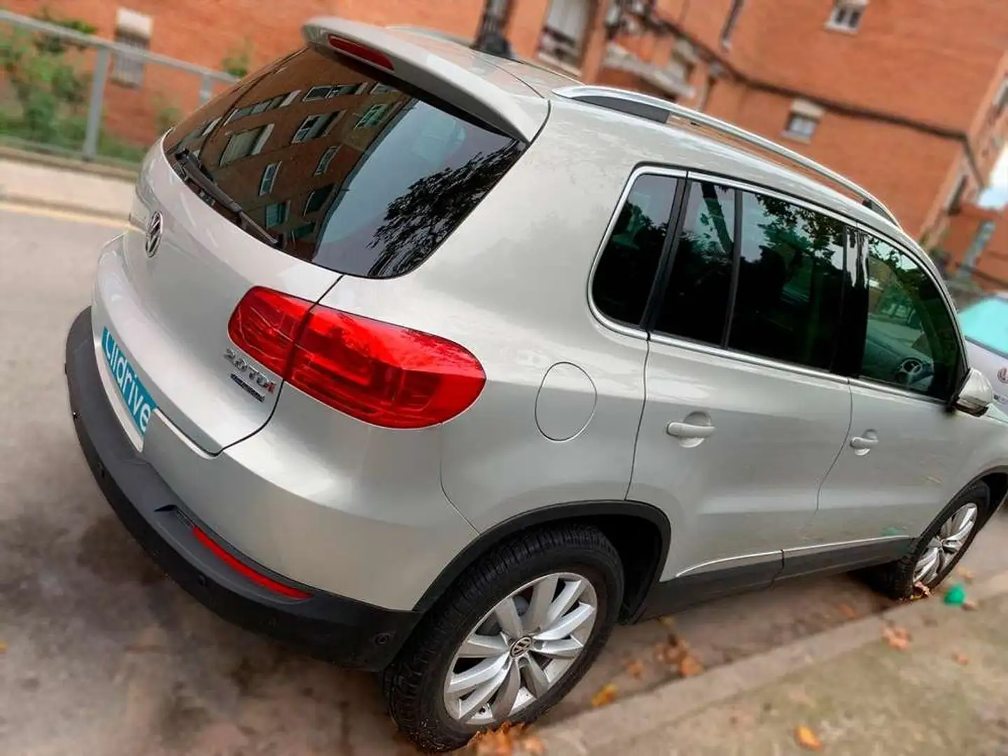 Volkswagen Tiguan 2.0TDI BMT Sport 4Motion 140 Gris - 2