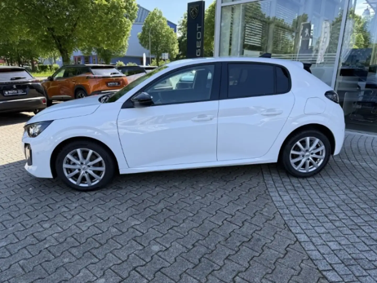 Peugeot 208 1.2 EU6e PureTech 100 Allure Navi 360 Kamera LED A Weiß - 2