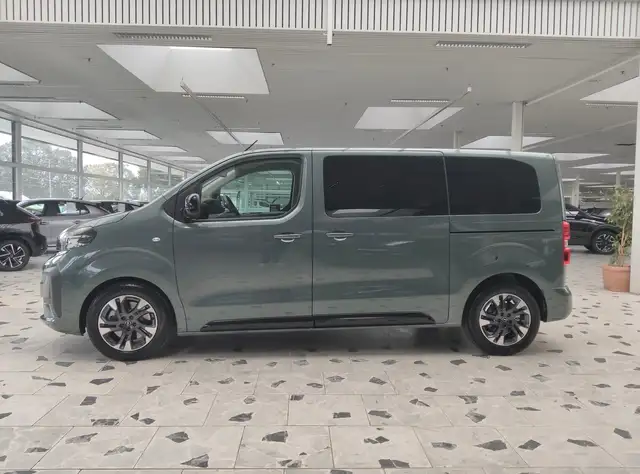 Opel Zafira view 4
