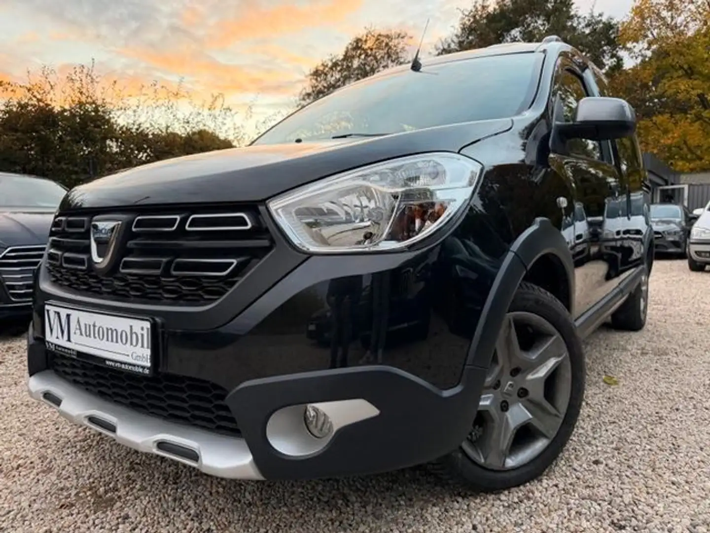Dacia Dokker Stepway Tempo*Klima Schwarz - 1