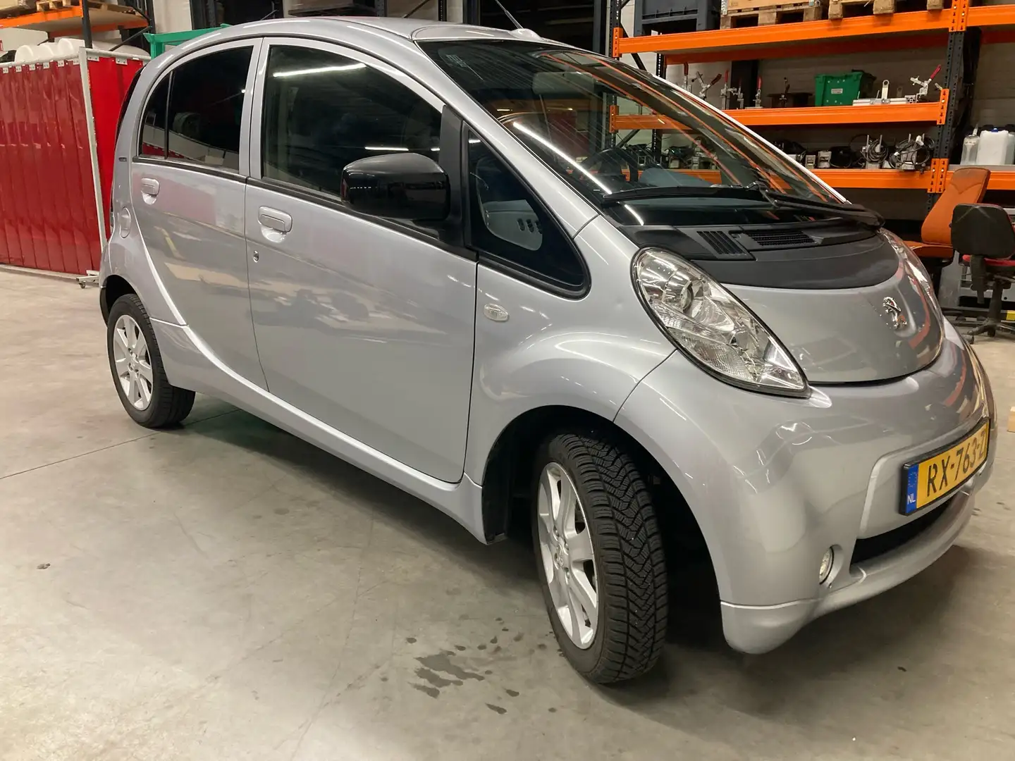 Peugeot iOn Active Gris - 2