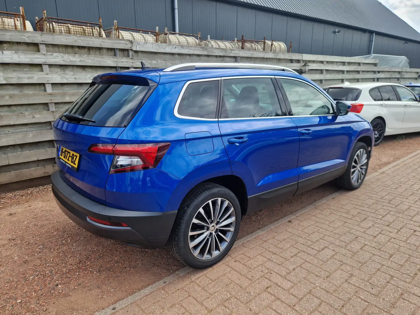 Skoda Karoq 1.0 TSI Business Edition Camera, Trekhaak Blauw - 2
