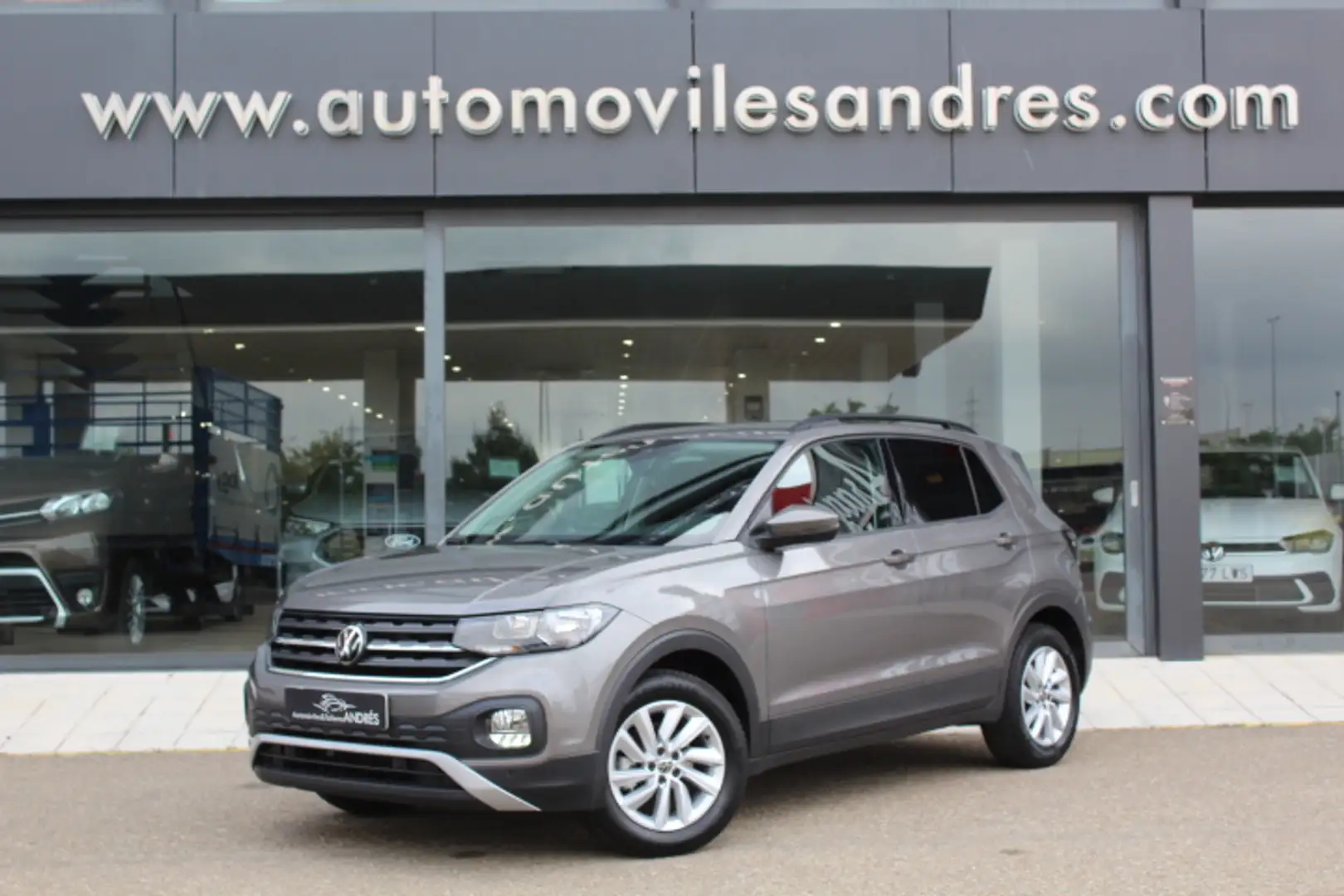 Volkswagen T-Cross 1.0 TSI Advance Gris - 1