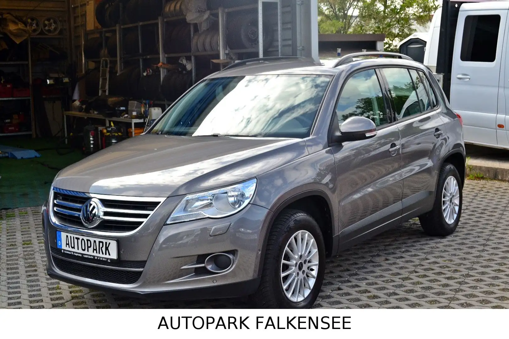Volkswagen Tiguan TIGUAN 1.4TSI 133TKM+SAUBER+KLIMA+PDC+TÜV NEU Gris - 1