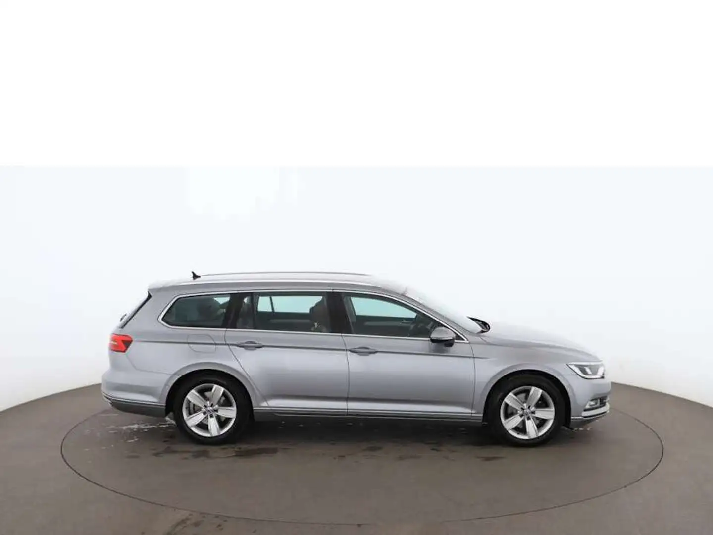 Volkswagen Passat Variant 2.0 TDI Highline 4x4 Aut LED AHK Srebrny - 2