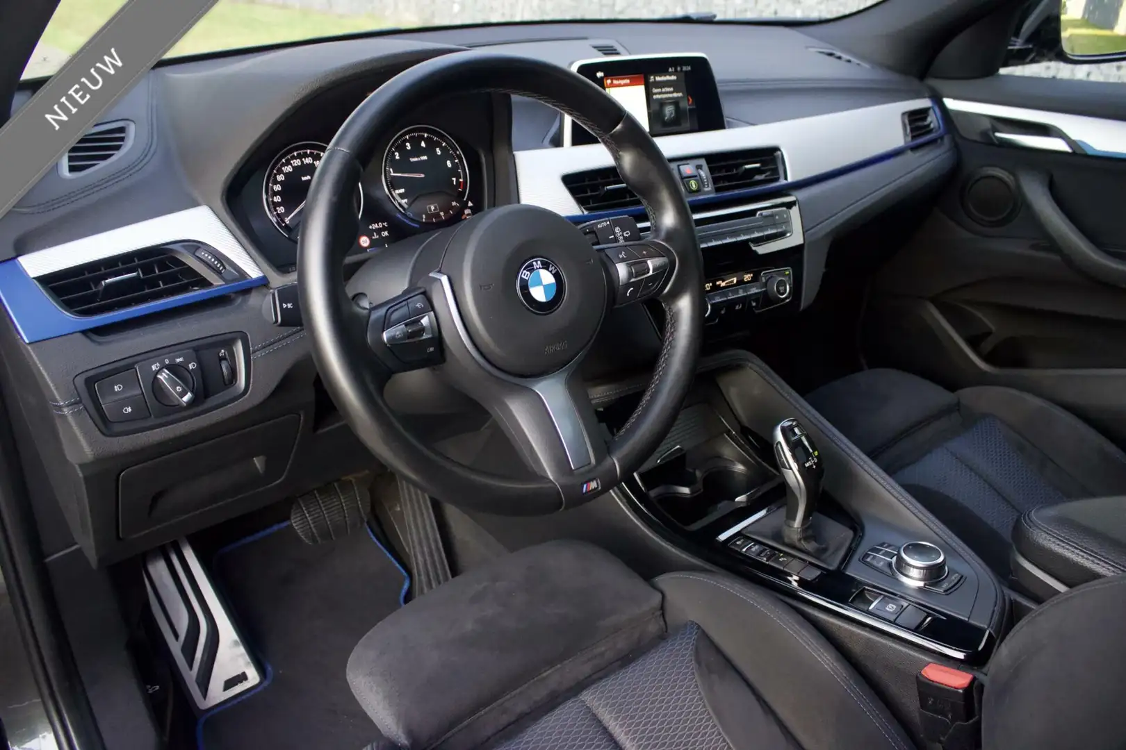 BMW X2 sDrive 20i| M Pakket - Pano - LED - BMW Garantie Grijs - 2