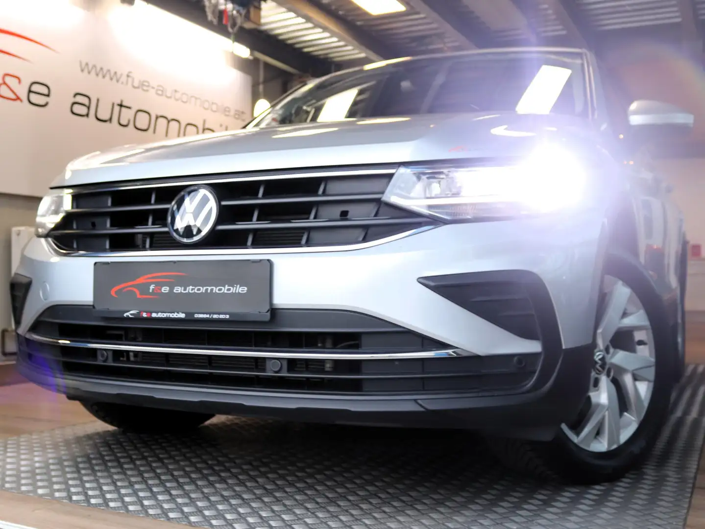 Volkswagen Tiguan Life 4Motion 2,0 TDI Silber - 1