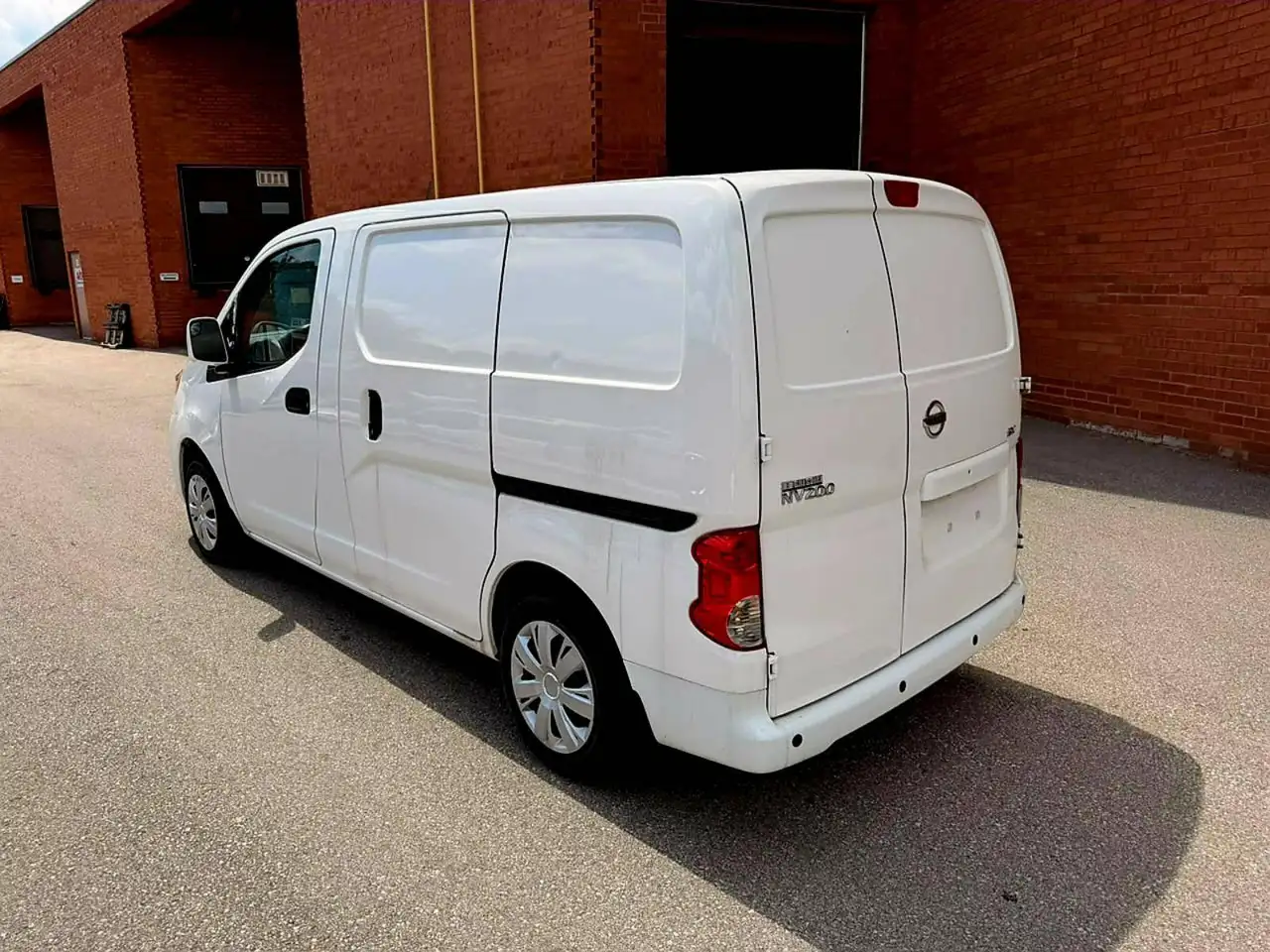 Nissan NV200 снимка Nissan NV200